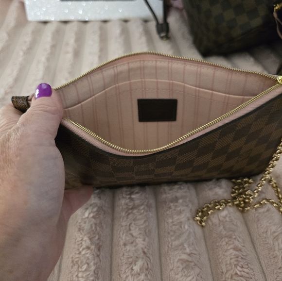 Louis Vuitton Neverfull Pouchette - Picture 4 of 8